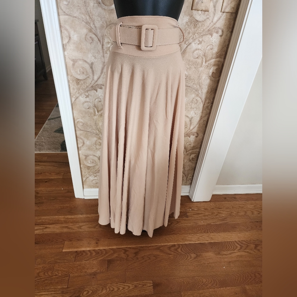 II - NWOT Beige Pleated Maxi Skirt with Belt
